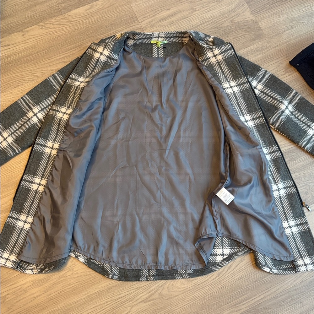 Trisha Tyler plaid jacket - Picture 7 of 8